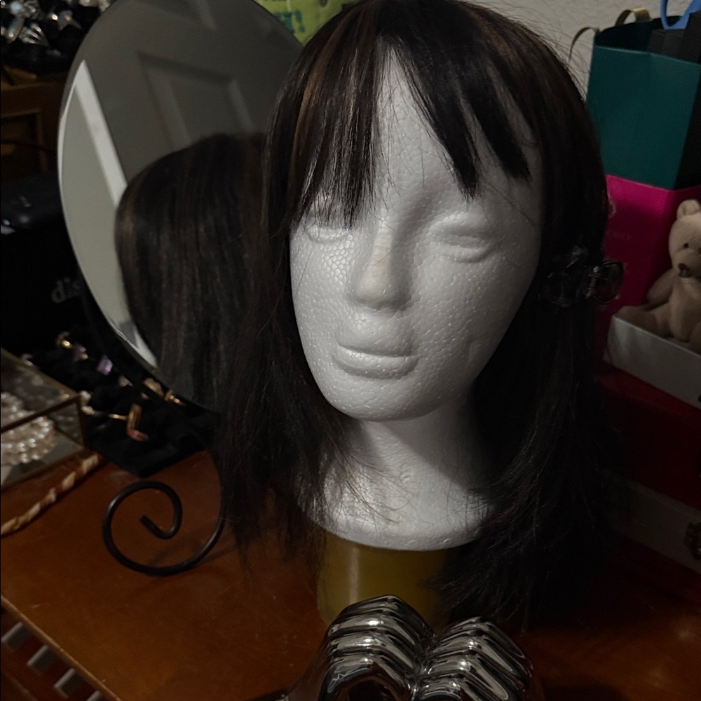 A three tone brown wig.
Can be styled how you like it. 
Soft to the touch.